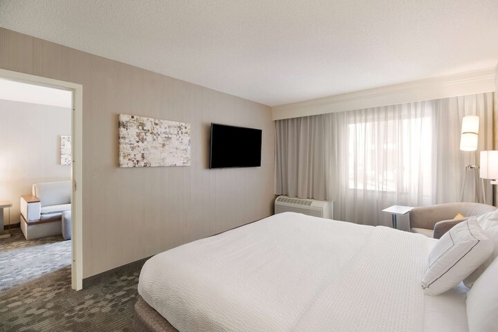 Room 26 of 40