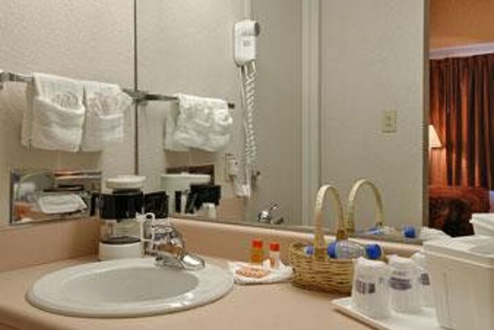 HOWARD JOHNSON INN & SUITES CO