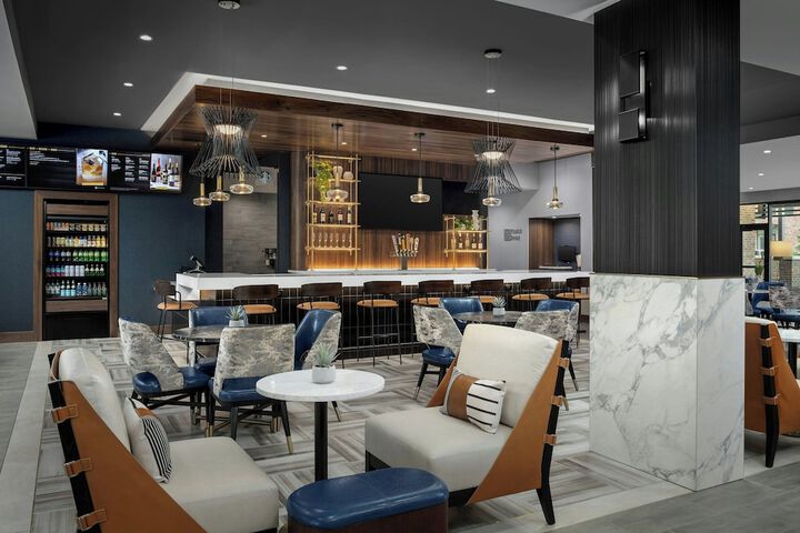 Lounge 58 of 70