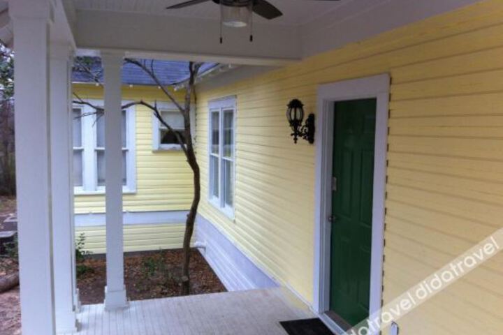 Brooks House Suites