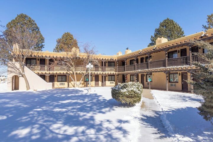 Sagebrush Inn & Suites