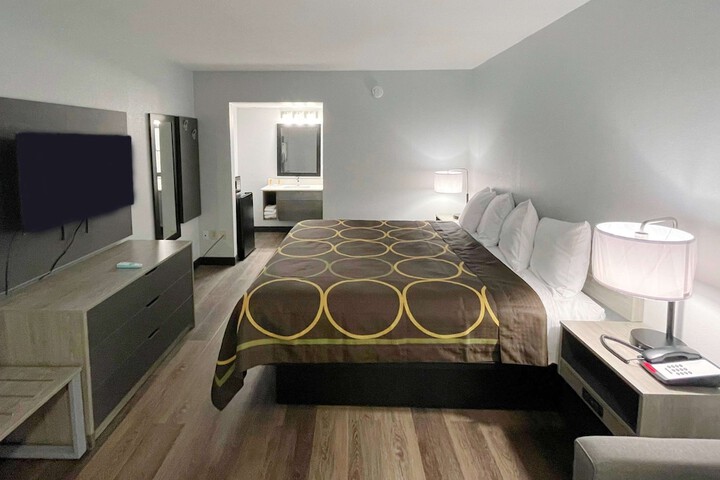 Room 10 of 16
