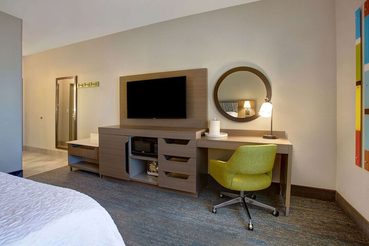Room 26 of 40