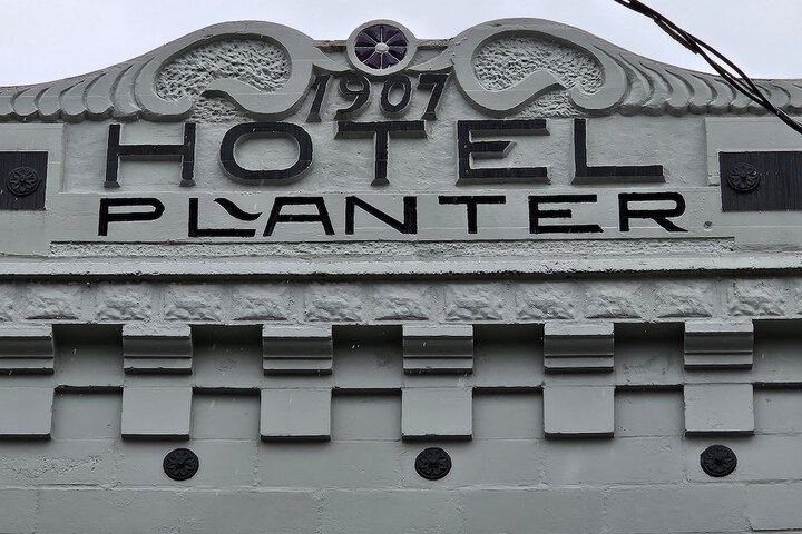 Hotel Planter
