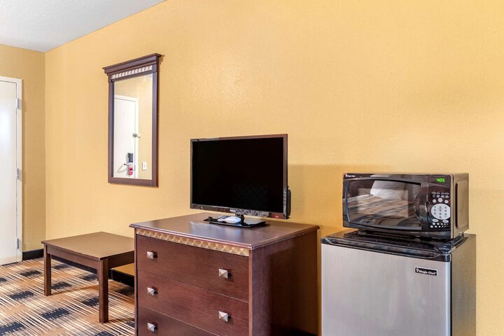 Room 16 of 28
