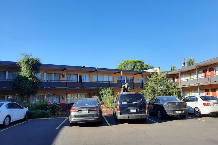 Longview Inn