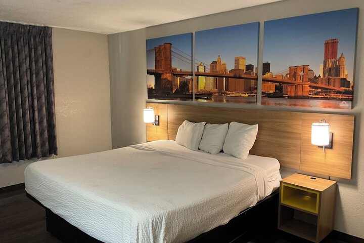 Room 35 of 68