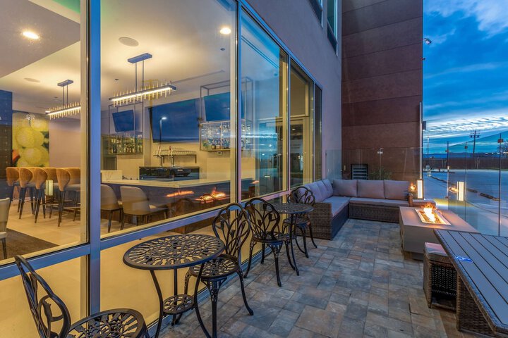 Hotel Exterior 58 of 59