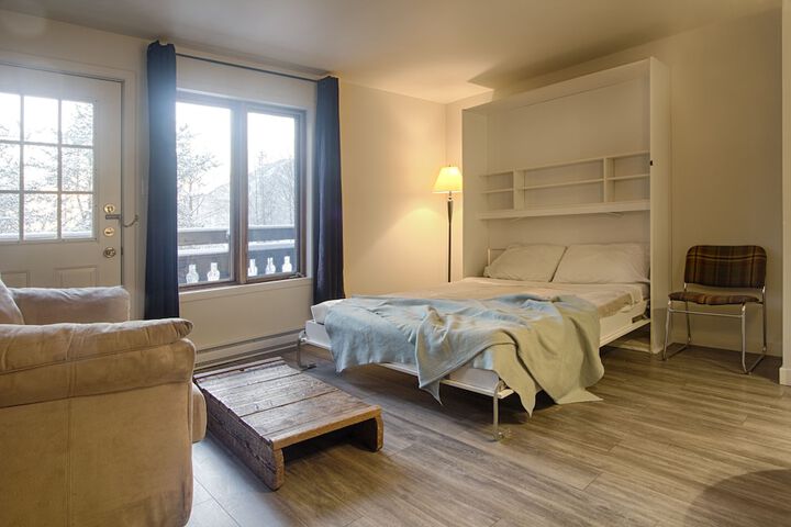 Room 105 of 211