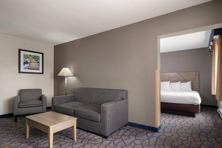 Baymont by Wyndham Waukesha