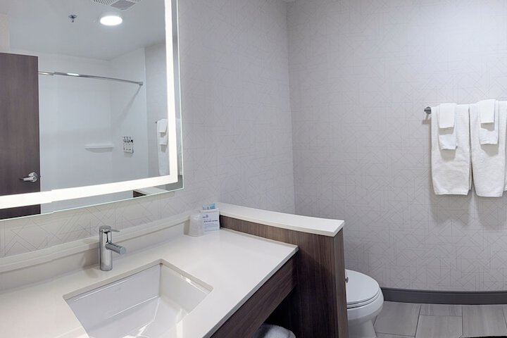 Holiday Inn Express & Suites Mansfield – Ontario by IHG