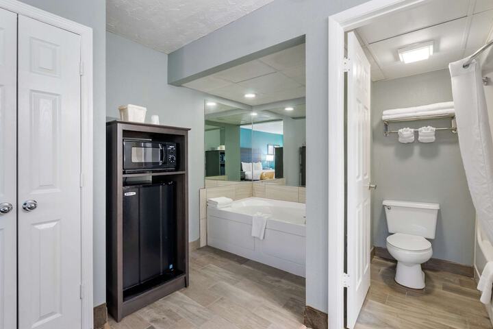 Room 8 of 30
