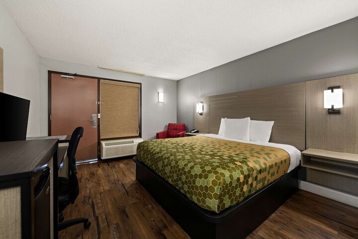Room 9 of 28