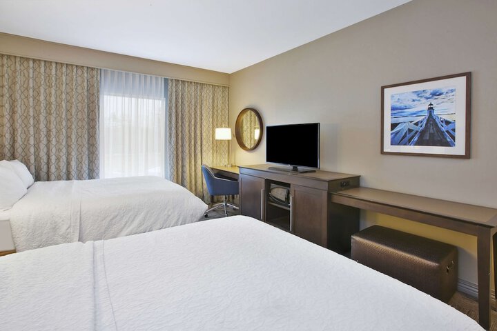 Room 27 of 40