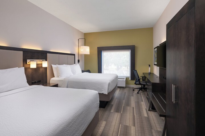 Holiday Inn Express & Suites Lakeland South by IHG
