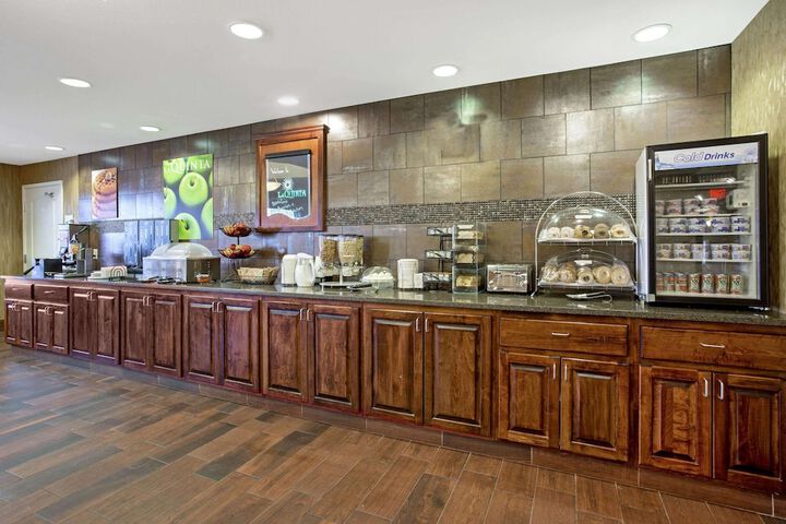 La Quinta Inn & Suites by Wyndham Dickinson