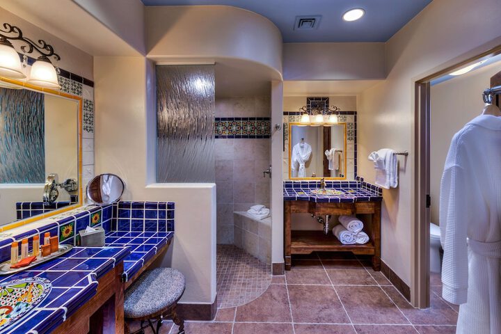 Hacienda Del Sol Guest Ranch Resort