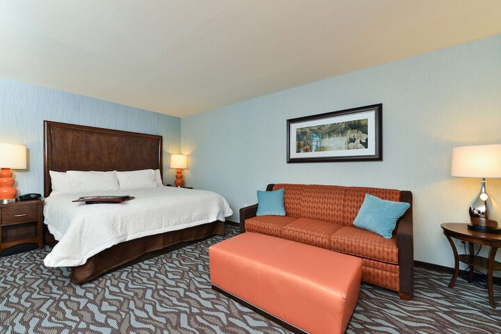 Hampton Inn Corning / Painted Post