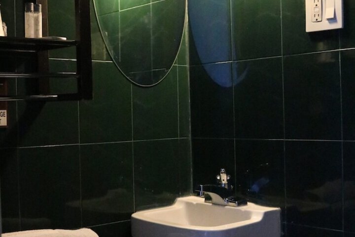 Room 30 of 35