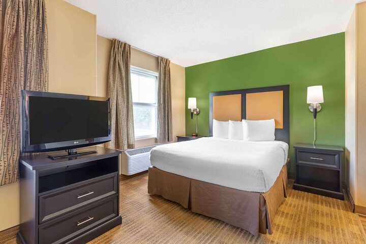 Room 25 of 29