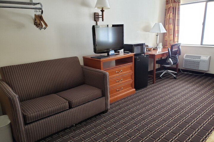 Room 33 of 102