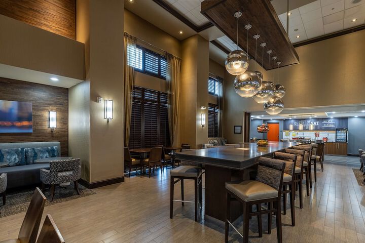 Hampton Inn & Suites Greensboro / Coliseum Area