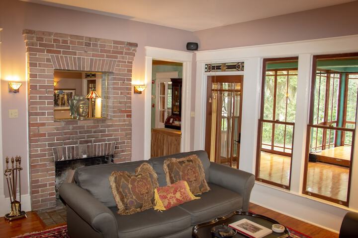 Oakland Manor House