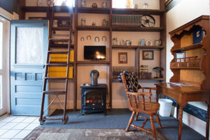 Munzesheimer Manor Bed & Breakfast