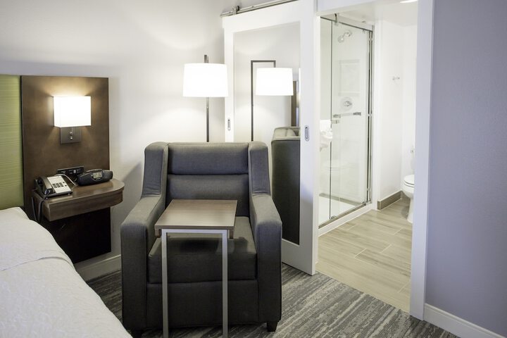 Room 6 of 32