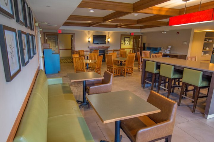 Country Inn & Suites by Radisson Portage, IN