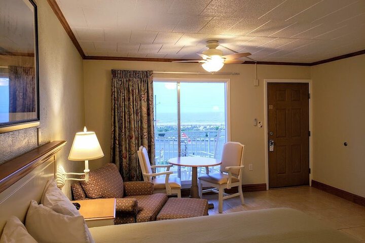 Room 28 of 33