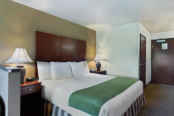 Oxford Suites Yakima
