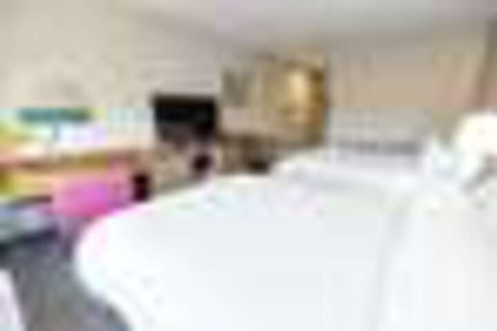 Room 93 of 200