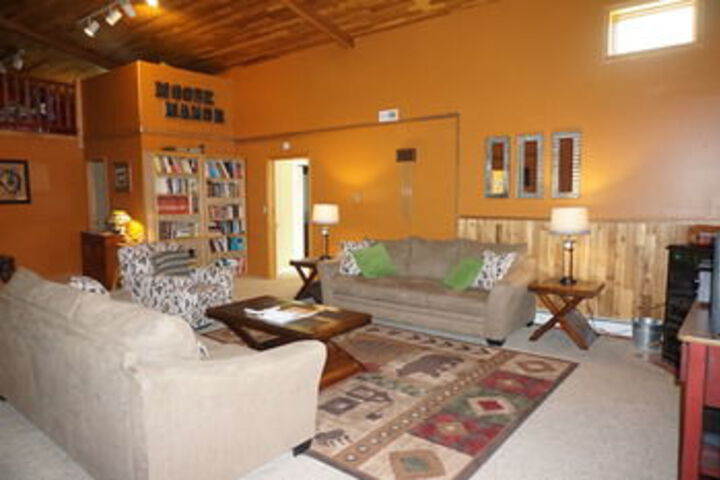Fairbanks Moose Manor B & B