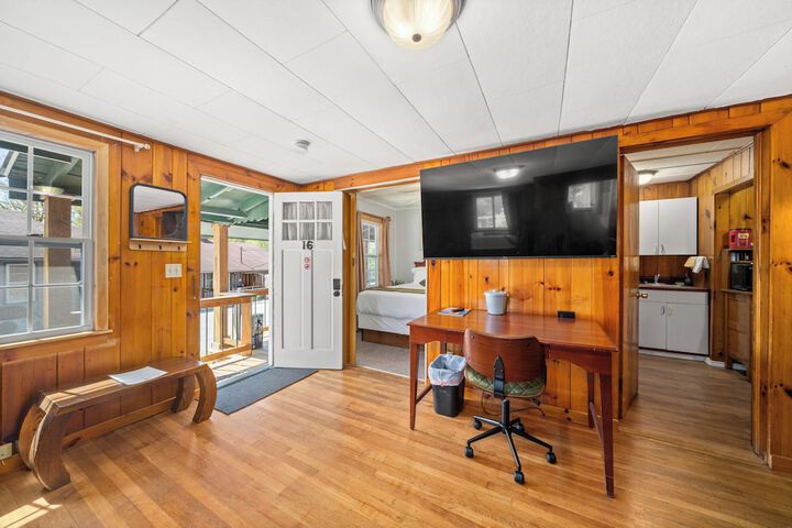 CedarWood Inn