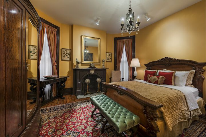 Room 33 of 47