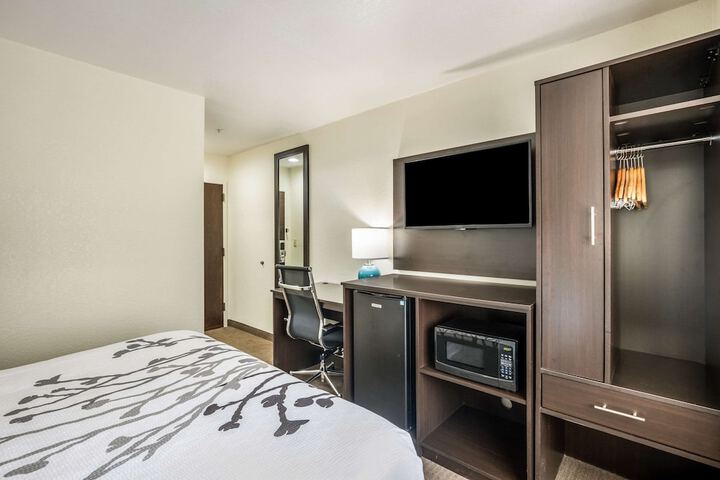 Room 25 of 66