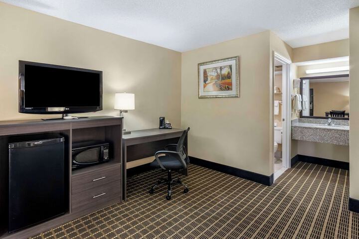 Room 18 of 32