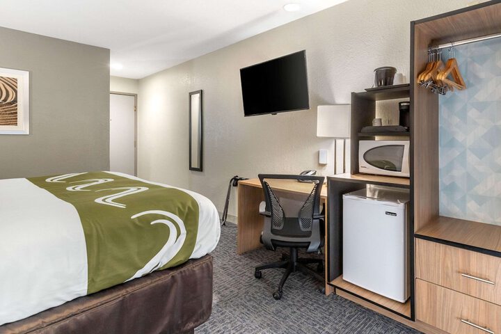 Room 9 of 34