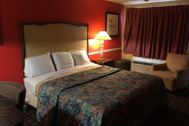 Room 16 of 28