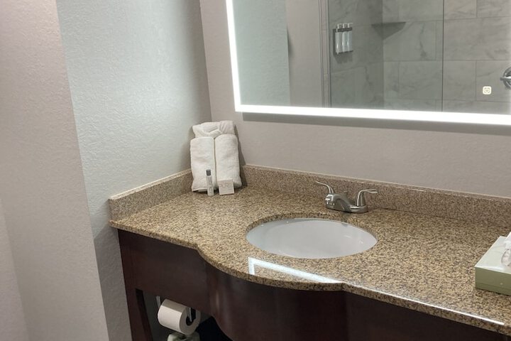 Room 4 of 18