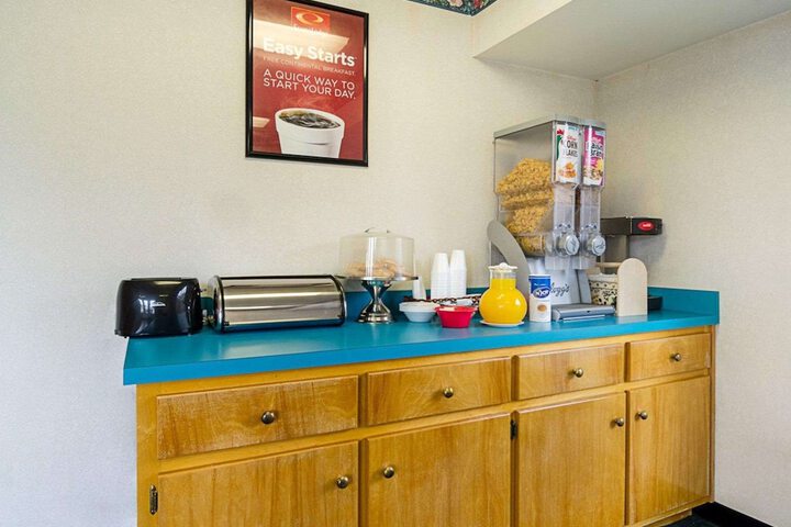 Breakfast/Coffee Service 20 of 25