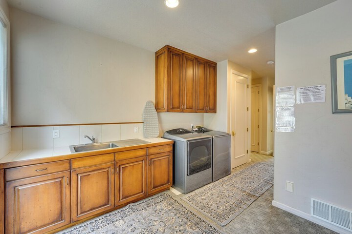 Hot Tub & Snake River Views at Twin Falls Home