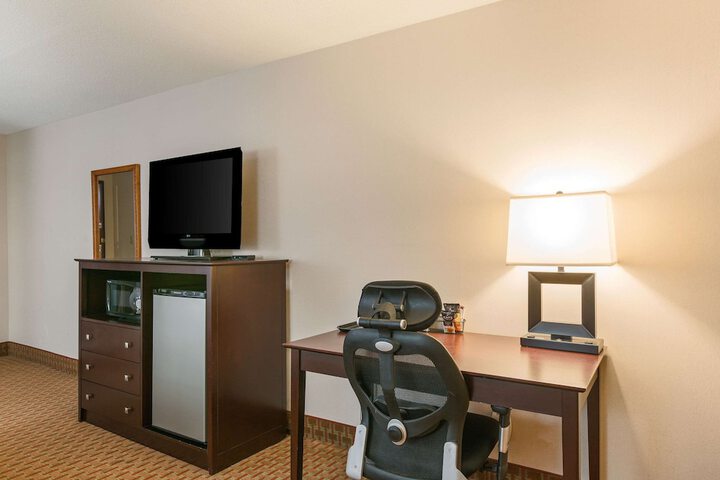 Room 53 of 82