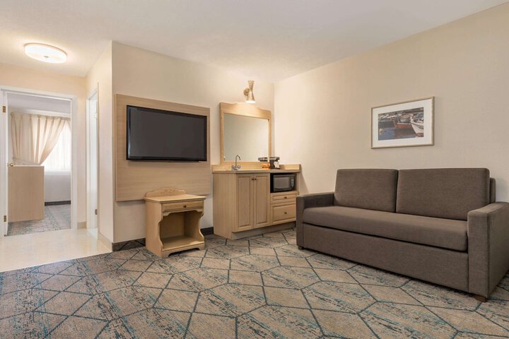 Room 33 of 38