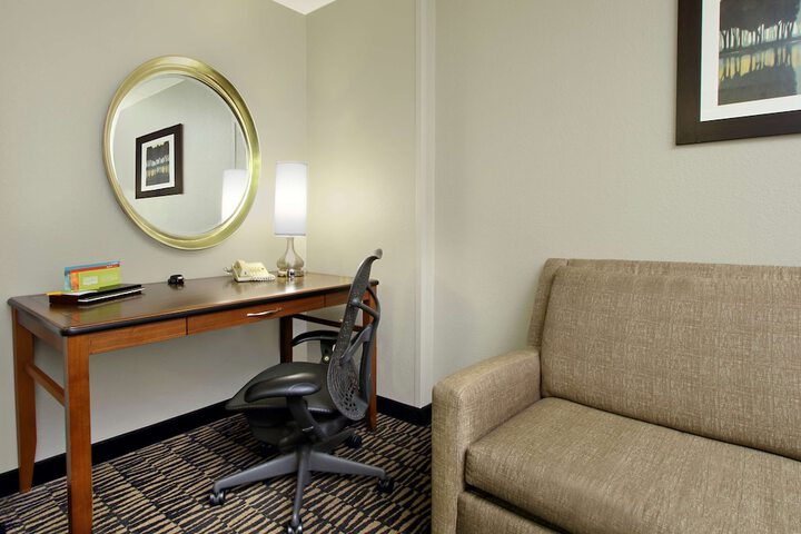 Room 32 of 43