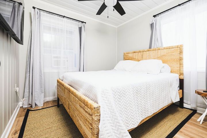 Room 18 of 28