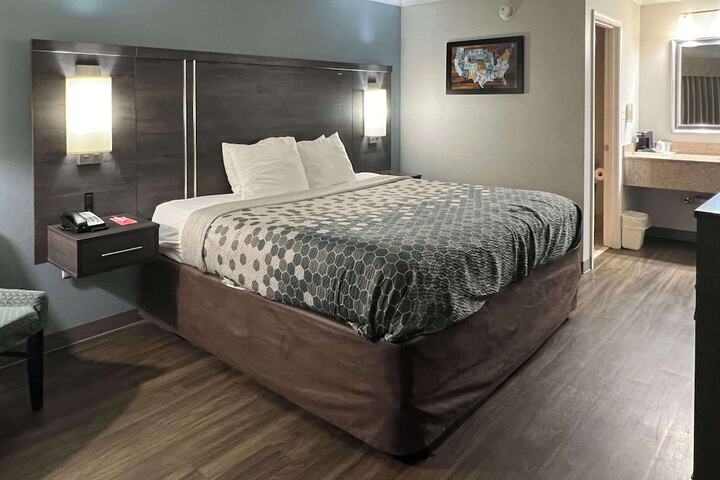 Room 16 of 26