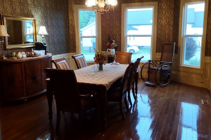 Room 9 of 17
