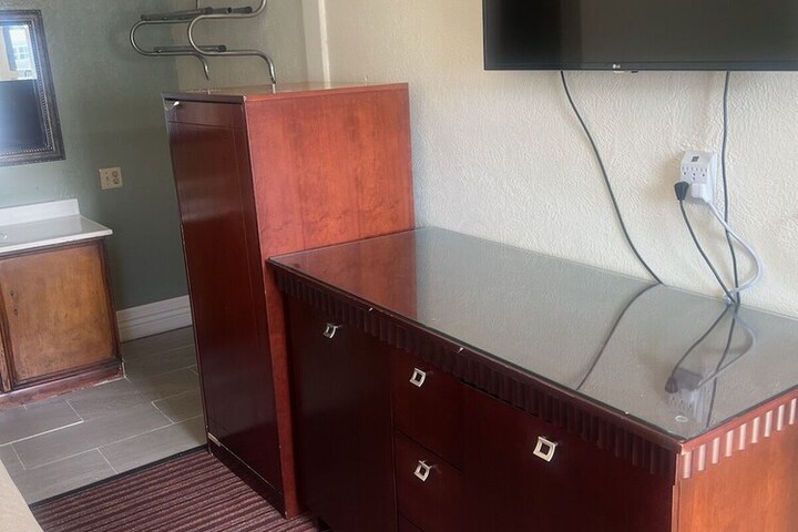 Room 5 of 10